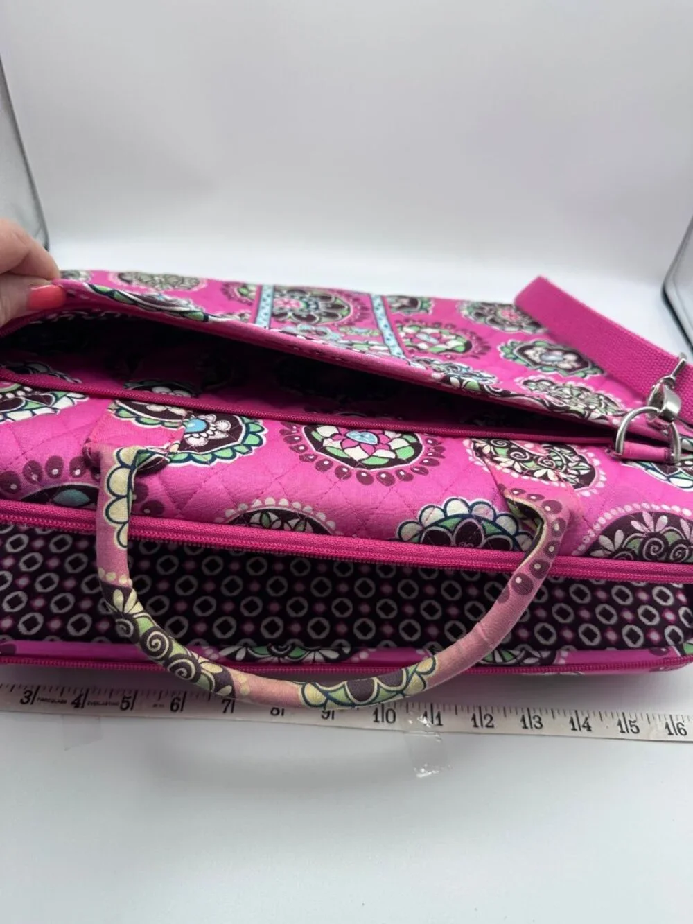 Vera Bradley Cupcakes Pink Circle Floral Quilted Laptop Case Adjustable Strap Ha